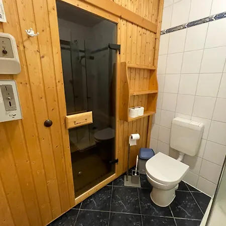 Luv & Lee, Wiek Apartamento *