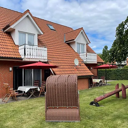 Luv & Lee, Wiek アパート *