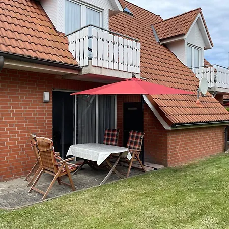 Luv & Lee, Wiek Apartamento *