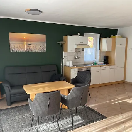 Luv & Lee, Wiek شقة *